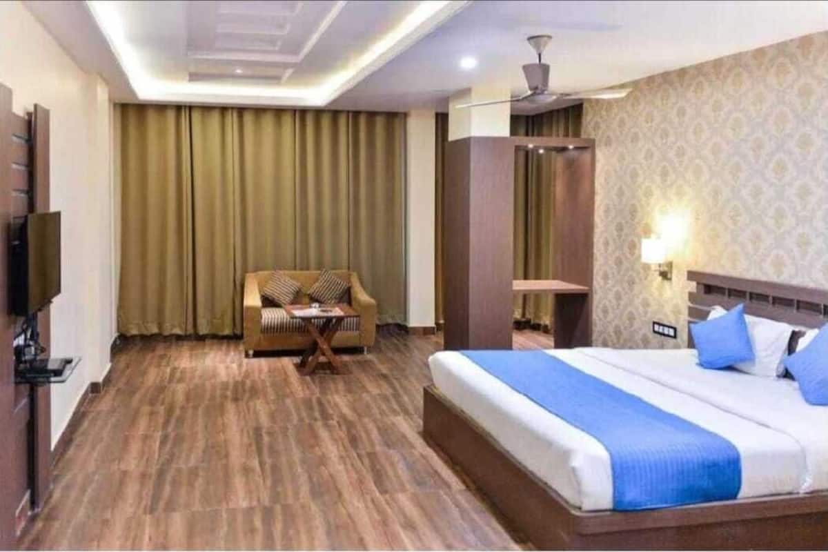 Deluxe Double or Twin Room | Laptop workspace, free WiFi