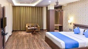 Deluxe Double or Twin Room | Laptop workspace, free WiFi