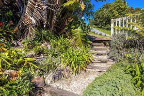 Property grounds - Blackpool Horizon - Our Island (Waiheke Island)