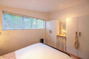 1 habitación, tabla de planchar con plancha, wifi y ropa de cama