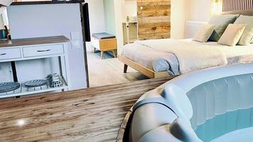 1 bedroom, travel cot, WiFi, bed sheets