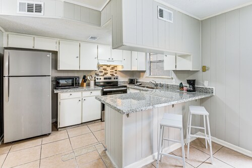 2 Mi to Garniers Beach Park: Pet-friendly FWB Home