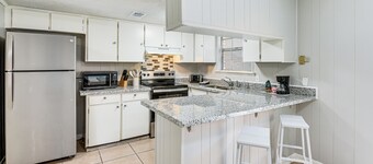 2 Mi to Garniers Beach Park: Pet-friendly FWB Home