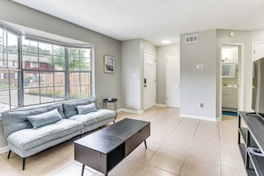 Apartment (3 Bedrooms) | Interior - 2 Mi to Garniers Beach Park: Pet-friendly FWB Home (Fort Walton Beach)