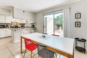 Apartment (3 Bedrooms) | Interior - 2 Mi to Garniers Beach Park: Pet-friendly FWB Home (Fort Walton Beach)