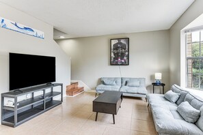 Apartment (3 Bedrooms) | Interior - 2 Mi to Garniers Beach Park: Pet-friendly FWB Home (Fort Walton Beach)