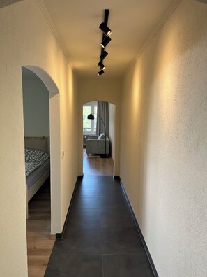 1 slaapkamer, een strijkplank/strijkijzer, wifi, beddengoed