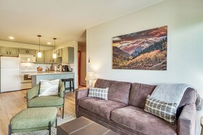 Interior - 3rd-floor Condo w/ Lake Dillon & Mtn Views! (Silverthorne)
