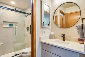 Interior - 3rd-floor Condo w/ Lake Dillon & Mtn Views! (Silverthorne)