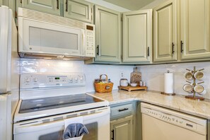 Interior - 3rd-floor Condo w/ Lake Dillon & Mtn Views! (Silverthorne)