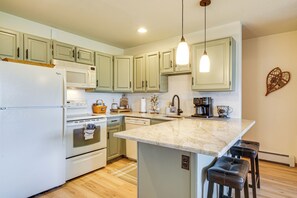 Interior - 3rd-floor Condo w/ Lake Dillon & Mtn Views! (Silverthorne)