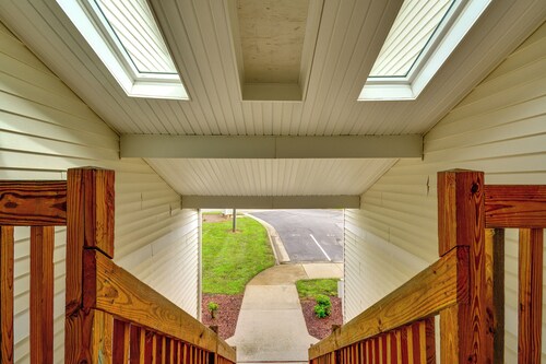 Condo 5 Mi to Midtown & UNC Greensboro