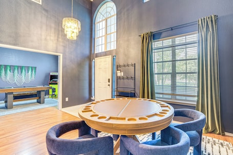 House (5 Bedrooms) | Interior