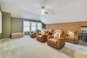 House (5 Bedrooms) | Interior