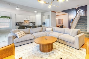House (5 Bedrooms) | Interior
