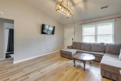 12 Mi to St Louis: Pet-friendly Metro East Home