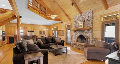 RusTx Ranch | Sleeps up to 51!