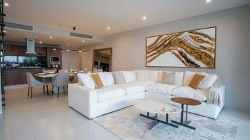 Una televisión, una oficina