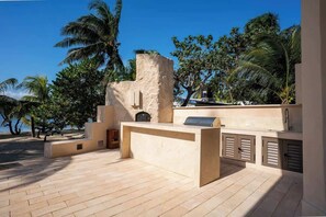 Terrace/patio - Couples Retreat | Beachfront Rooftop & Jacuzzi (Isla Mujeres)