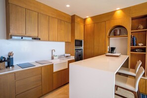 Fridge, microwave, stovetop, coffee/tea maker - Couples Retreat | Beachfront Rooftop & Jacuzzi (Isla Mujeres)