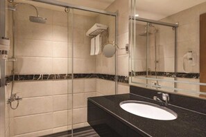 Shower, rainfall showerhead, free toiletries, hair dryer