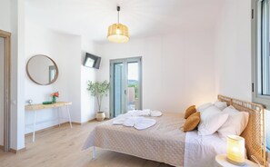 Villa, Mountain View | In-room safe, blackout drapes, iron/ironing board, free WiFi