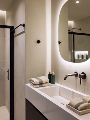 Olea Residence, Syntagma by Aura Homes | Bathroom