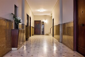 Interior entrance - Olea Residence, Syntagma by Aura Homes (Athens)
