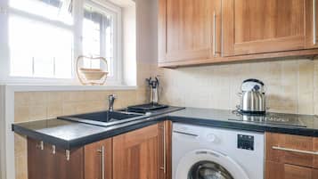 Cookware/dishes/utensils