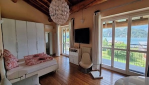 4 chambres, coffre-fort, bureau, fer et planche à repasser