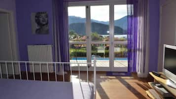 4 camere, una cassaforte in camera, una scrivania, ferro/asse da stiro