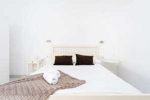 3 bedrooms, iron/ironing board, Internet, bed sheets