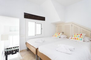 3 bedrooms, iron/ironing board, Internet, bed sheets