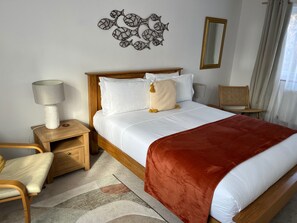 2 bedrooms, free WiFi, bed sheets - 2 Bed-sleeps 4-parking-pets-10 min Walk to Beach (Falmouth)