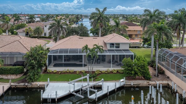 Exterior - 20 Copperfield Court- Perfect tropical escape! (Marco Island)