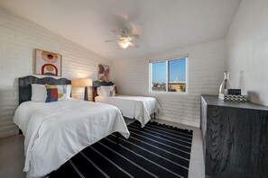 3 bedrooms, iron/ironing board, travel cot, WiFi - Stylish / Carport / 3 BR 2 BA / Big Yard / Grill (Tucson)