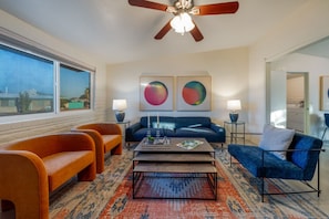 TV - Stylish / Carport / 3 BR 2 BA / Big Yard / Grill (Tucson)