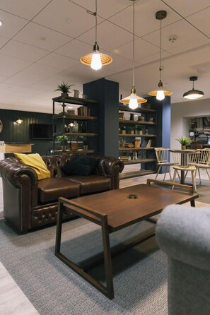 Lobby sitting area - Student Only George Street (Glasgow)