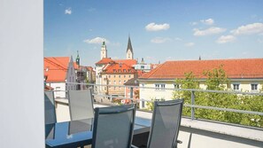 Outdoor dining - JH Apartments Ingolstadt | Penthouse Altstadt (Ingolstadt)
