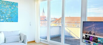 JH Apartments: Design Oldtown Penthouse