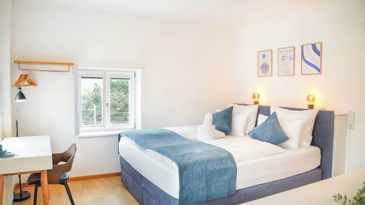 2 habitaciones, escritorio, tabla de planchar con plancha y wifi gratis 