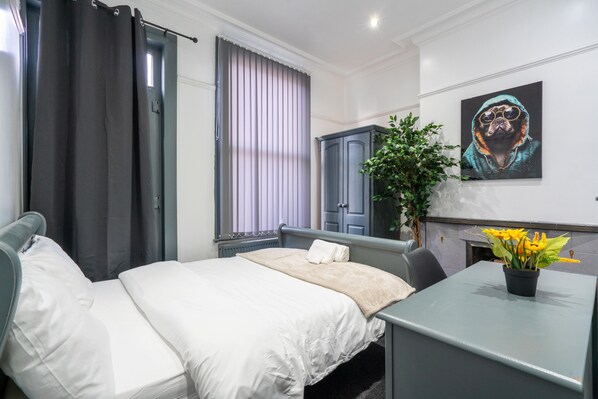 4 bedrooms, WiFi, bed sheets