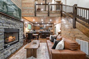 Smart TV, caminetto, videogiochi