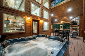 Outdoor dining - Pickleball, Pool, Splash Fountain, Clubhouse, Walking Trails, Basketball (Broken Bow)