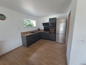 Fridge, microwave, oven, stovetop - Air-conditioned house 100 m² 8 pers Plestin-les-Grèves (Plestin-les-Grèves)