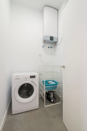 Apartament, 1 dormitori | Bany | Dutxa, assecador de cabells, tovalloles i sabó
