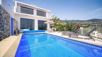 Villa (3 Bedrooms) | Front of property