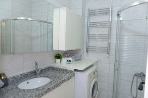 Shower, free toiletries, hair dryer, towels