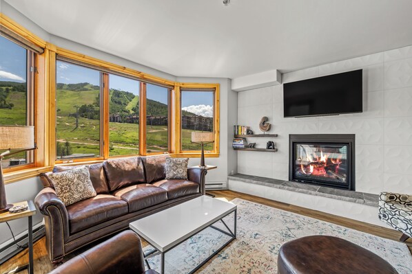 TV, fireplace - Torian Plum's Finest! Chic Top Floor, Base Area Condo w/Great Amenities (Steamboat Springs)