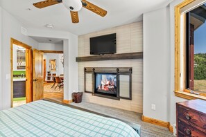 3 bedrooms, internet, bed sheets - Torian Plum's Finest! Chic Top Floor, Base Area Condo w/Great Amenities (Steamboat Springs)